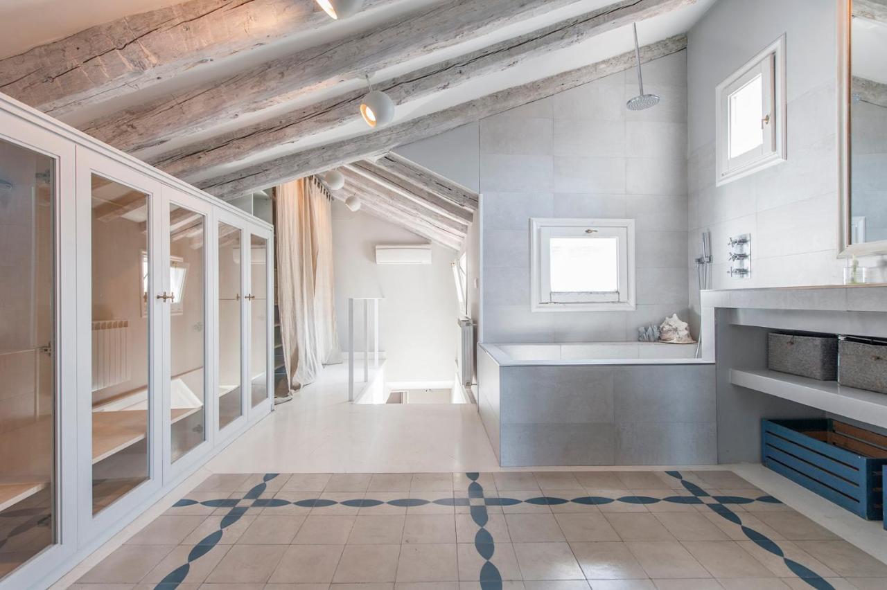 Bnbholder Refined Duplex Malasana Apartment Madrid Exterior foto